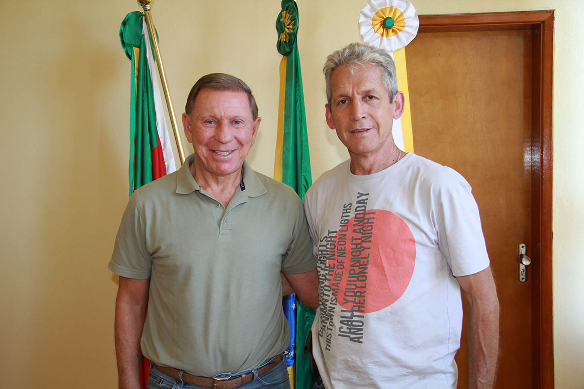 EMPRESA DE MATERIAIS ESPORTIVOS DESEJA VIR A TRÊS DE MAIO